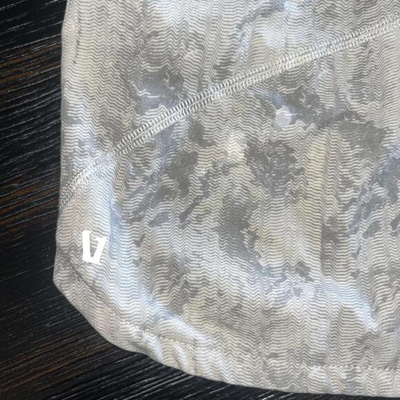 Vuori Women's The Rise The Shine Omni Performance Athletic Short Gray Size S - Picture 4 of 7